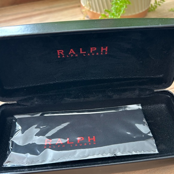 New Ralph Lauren sunglasses - Picture 4 of 5